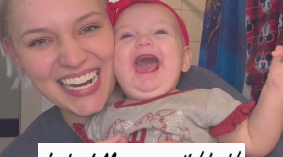 Look at Mommy Smile! Look!