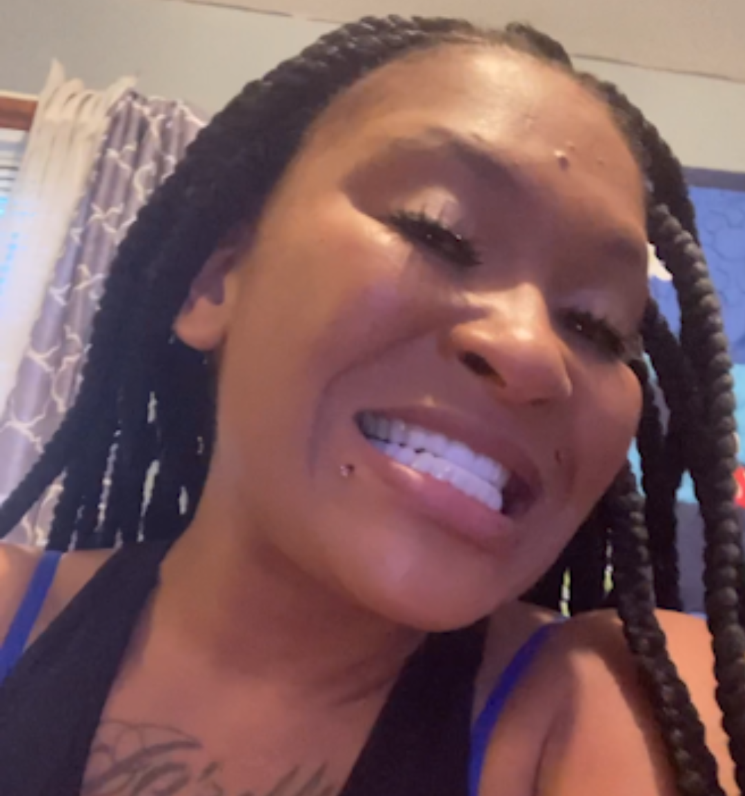 ¡Sonriendo de oreja a oreja!