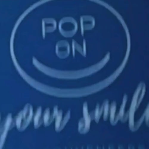 Vídeo sobre la experiencia del cliente con Pop On Veneers